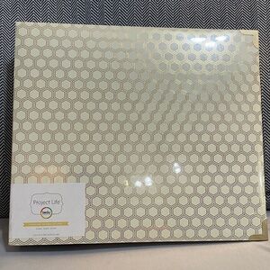 NWT American Crafts Project Life Becky Higgins "Honeycomb" 12" x 12" Album